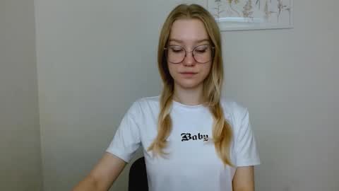 Snapshot of abbymoore__ chatting on 09/26/25, 09:13 Abby Lovense is active online show from 09/26/25, 09:13