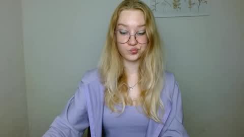 Snapshot of abbymoore__ chatting on 10/10/25, 01:32 Abby Lovense is active online show from 10/10/25, 01:32