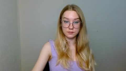 Abby Lovense is active online show from 11/25/25, 12:16