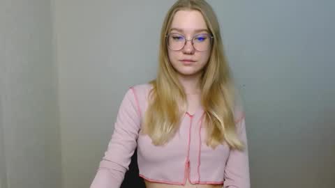 Abby Lovense is active online show from 02/18/26, 02:35