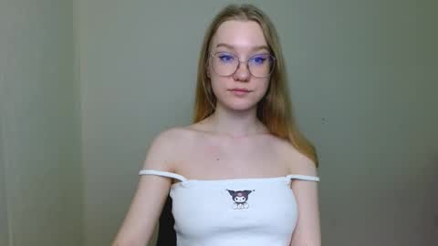 Abby Lovense is active online show from 02/26/26, 11:31