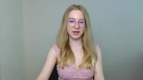Abby Lovense is active online show from 04/03/26, 10:13