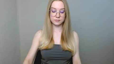 Abby Lovense is active online show from 04/04/26, 03:31