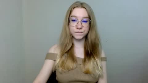 Abby Lovense is active online show from 04/22/26, 11:12