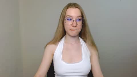 Snapshot of abbymoore__ chatting on 07/05/26, 09:05 Abby Lovense is active online show from 07/05/26, 09:05