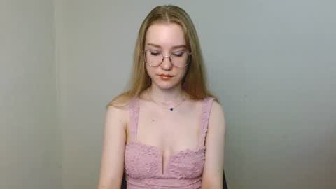 Snapshot of abbymoore__ chatting on 07/20/26, 10:29 Abby Lovense is active online show from 07/20/26, 10:29