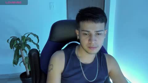 Independence model AbelAsburgo online show from 11/03/25, 12:57