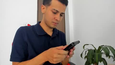 Independence model AbelAsburgo online show from 04/06/26, 05:47