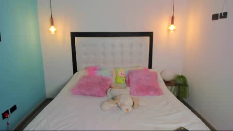  Abella and Kendra  online show from 03/10/25, 10:34