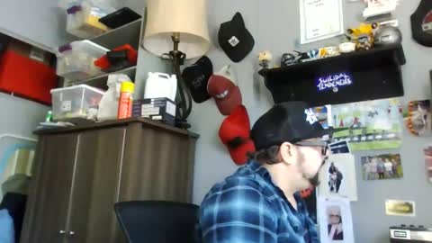 Snapshot of abennett76 chatting on 05/27/26, 04:04 AJ online show from 05/27/26, 04:04