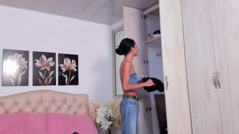 Snapshot of abigail_f00x chatting on 07/12/26, 01:24 Abigail online show from 07/12/26, 01:24