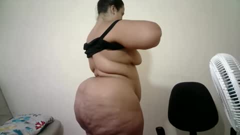 Snapshot of abril__ass chatting on 10/21/25, 02:29 abril__ass online show from 10/21/25, 02:29