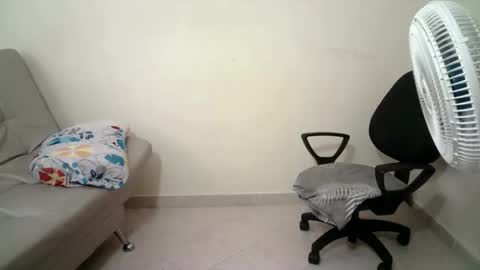 Snapshot of abril__ass chatting on 10/24/25, 04:14 abril__ass online show from 10/24/25, 04:14