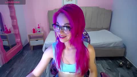 abril_ch_ online show from 09/22/25, 10:50