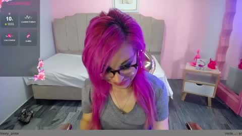 abril_ch_ online show from 10/09/25, 10:46