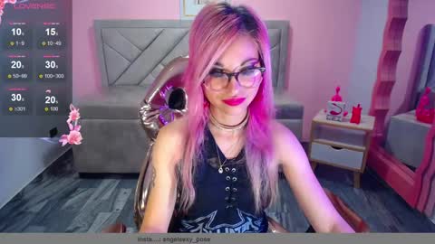 abril_ch_ online show from 11/12/25, 10:48