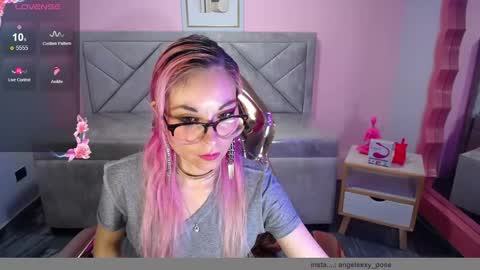 abril_ch_ online show from 11/14/25, 10:47