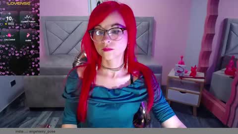 abril_ch_ online show from 11/18/25, 10:41