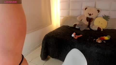 Snapshot of abril_dash chatting on 02/04/25, 08:49 Abril online show from 02/04/25, 08:49