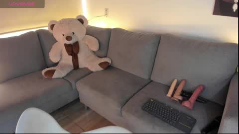 Snapshot of abril_dash chatting on 02/11/25, 09:14 Abril online show from 02/11/25, 09:14