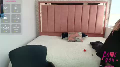 Abril Fox online show from 03/23/26, 07:29