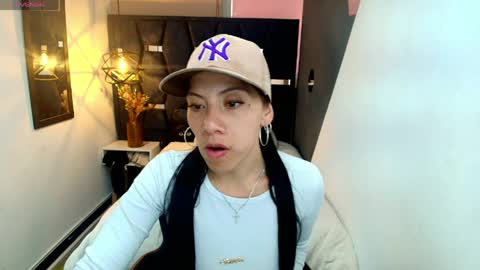Abril Fox online show from 05/07/26, 08:47