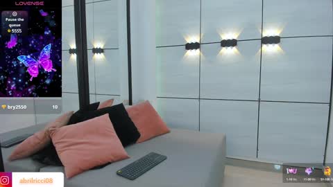 Snapshot of abril_ricci chatting on 01/25/25, 04:23 Abril  online show from 01/25/25, 04:23