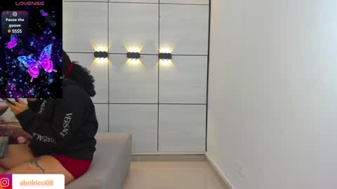 Snapshot of abril_ricci chatting on 01/26/25, 03:27 Abril  online show from 01/26/25, 03:27