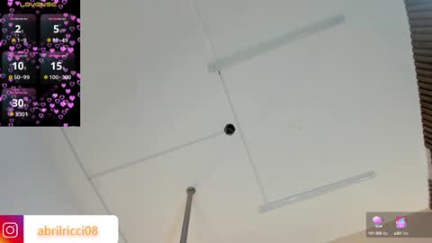 Snapshot of abril_ricci chatting on 03/03/25, 03:52 Abril  online show from 03/03/25, 03:52