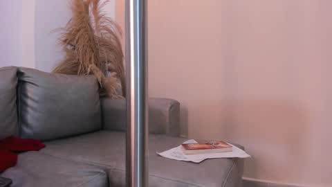 Snapshot of abril_ricci chatting on 03/11/25, 08:09 Abril  online show from 03/11/25, 08:09