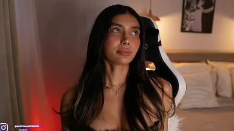Snapshot of abril_w18 chatting on 05/11/26, 10:40 My name is Alexa. Please say hello I like to chat with you. If you have requests please use tip online show from 05/11/26, 10:40