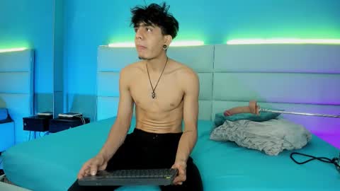 Abril and Julian online show from 02/25/26, 12:04