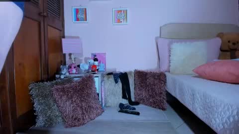 Abril online show from 11/17/25, 01:22