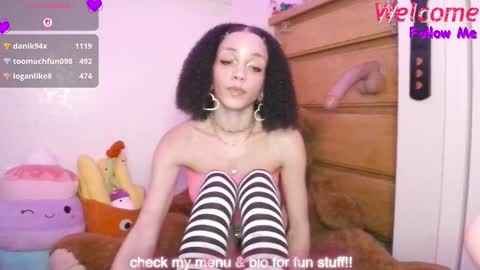 Peach online show from 11/30/25, 03:32