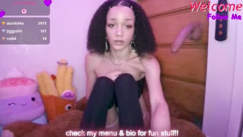 Peach online show from 12/21/25, 04:08