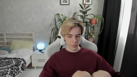 Snapshot of abslut chatting on 05/06/26, 02:00 Nick online show from 05/06/26, 02:00