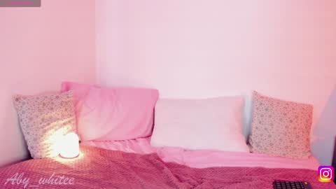 Snapshot of aby_whitee chatting on 02/05/25, 11:17 Aby online show from 02/05/25, 11:17