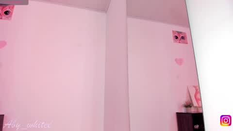 Snapshot of aby_whitee chatting on 09/17/25, 01:02 Aby online show from 09/17/25, 01:02