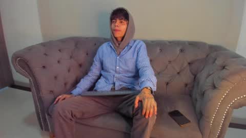 Snapshot of acidmilo chatting on 12/04/24, 11:52 Acid Milo online show from 12/04/24, 11:52