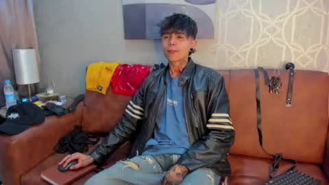 Snapshot of acidmilo chatting on 12/07/24, 11:29 Acid Milo online show from 12/07/24, 11:29