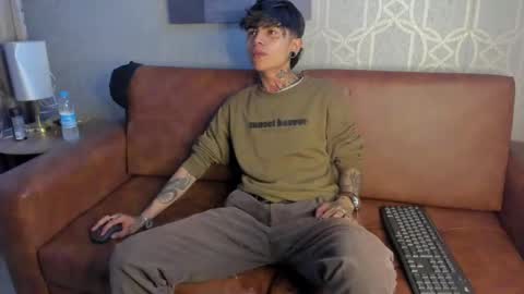 Snapshot of acidmilo chatting on 12/10/24, 12:49 Acid Milo online show from 12/10/24, 12:49
