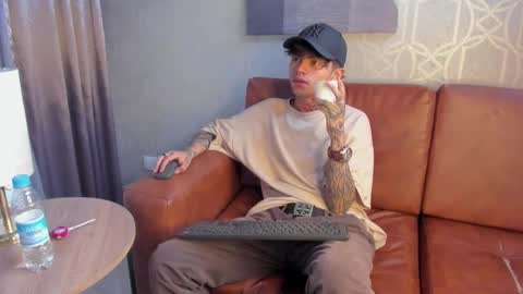Snapshot of acidmilo chatting on 12/10/24, 04:06 Acid Milo online show from 12/10/24, 04:06