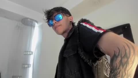 Snapshot of acidmilo chatting on 12/18/24, 04:17 Acid Milo online show from 12/18/24, 04:17