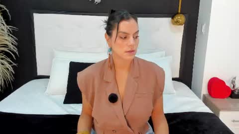 Snapshot of ada_monroe10 chatting on 07/30/26, 01:32 online show from 07/30/26, 01:32