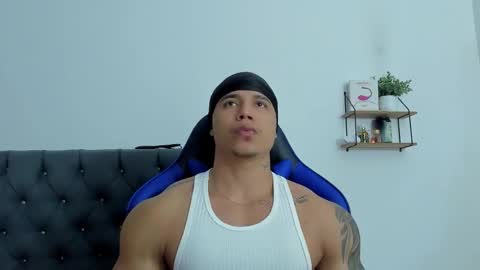 adam boss online show from 12/17/25, 08:20