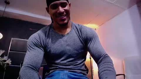 adam_fit19cm online show from 02/03/26, 02:00