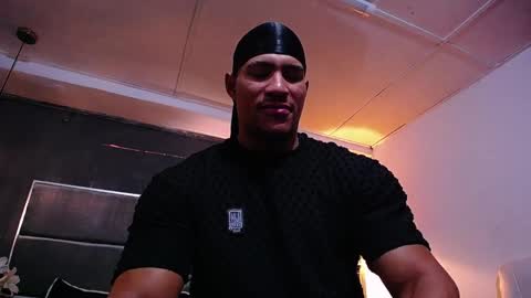 adam_fit19cm online show from 03/09/26, 02:32