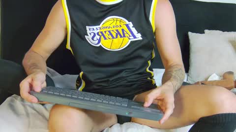 Snapshot of adam_millanff chatting on 01/05/26, 08:23 Fabrizio online show from 01/05/26, 08:23