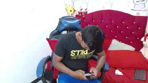 adam_morgan2 online show from 12/16/25, 03:55