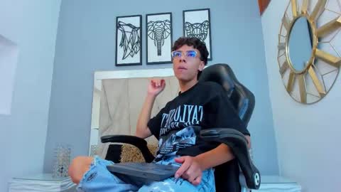 Adams Bobby online show from 11/07/25, 11:54